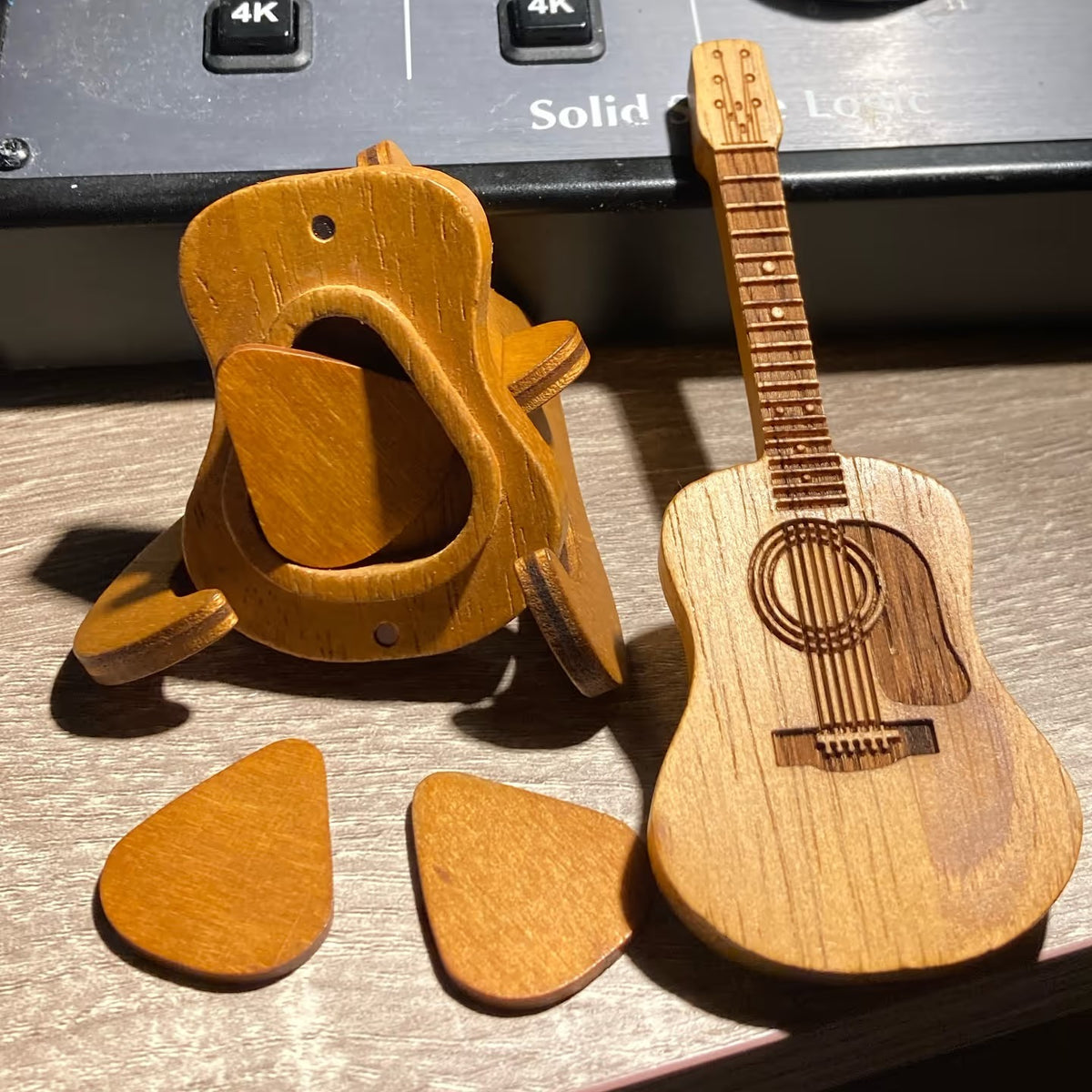 🎁Mini Cute Edition Wooden Guitar Plectrum Case🎸